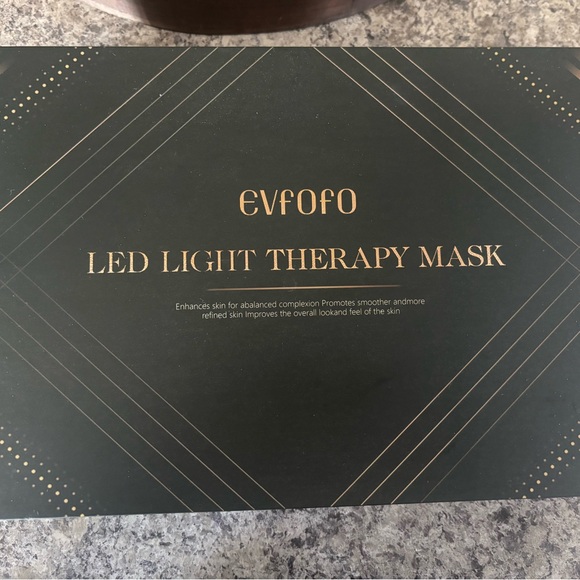 LED Light Therapy Face Mask - Picture 3 of 8